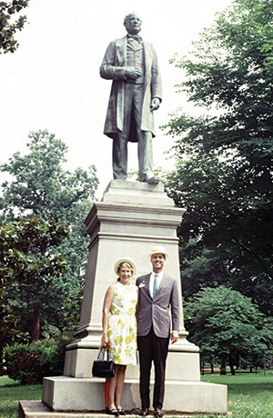 Robert “Bob” Lee Brown Sr., BE’50 and his wife Robert “Bob” Lee Brown Sr., BE’50 and his wife